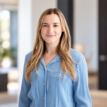 Portrait of Alexis Venter, Realtor - Alexis + Cole Team
